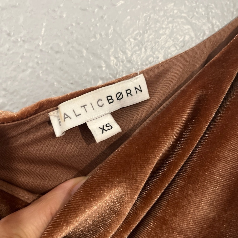 Baltic Born Tatiana Velvet One-Shoulder maxi dress - Picture 6 of 6
